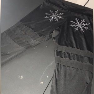 Black one size leggings with design on back